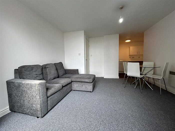 1 Bedroom Apartment To Rent In Victoria Mill, Manchester, M40
