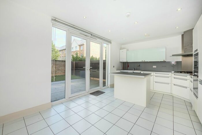 5 Bedroom Town House To Rent In Woodman Mews, Kew, Richmond, TW9