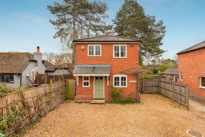 3 Bedroom Detached House To Rent In Woodside Road, Winkfield, SL4