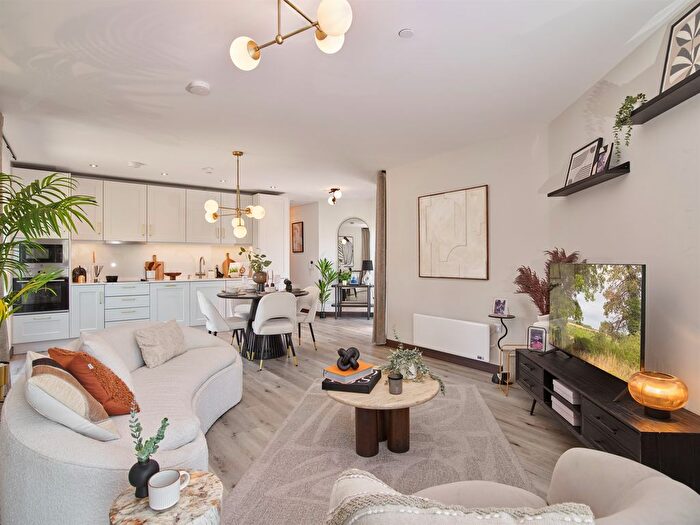 2 Bedroom Flat For Sale In Brentwood Central, Western Road, Brentwood, CM14