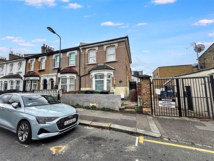 2 Bedroom Flat To Rent In St Georges Road, Leyton, E10