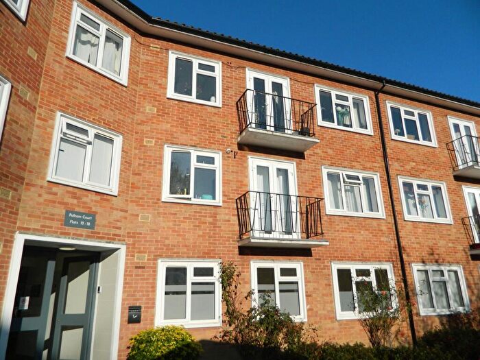 2 Bedroom Apartment To Rent In Bishopric, Horsham, RH12