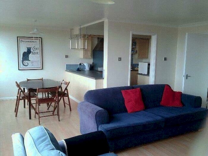 3 Bedroom Flat To Rent In High Kingsdown, Bristol, BS2