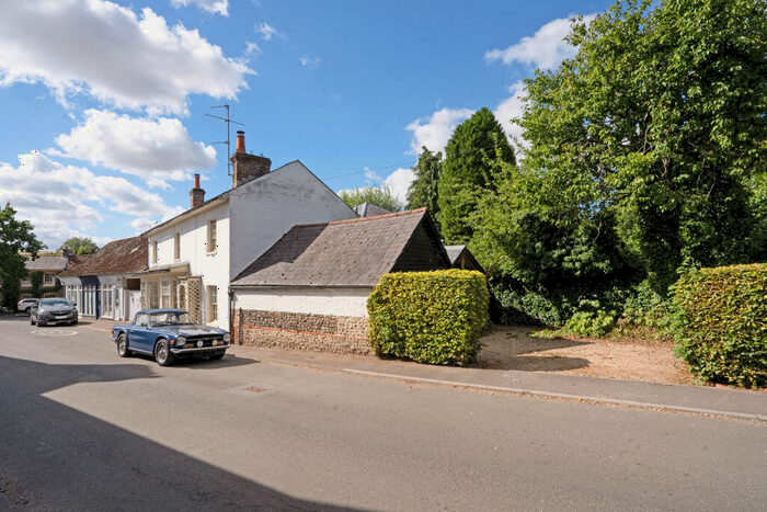 4 Bedroom Detached House For Sale In Back Lane, Marlborough, SN8