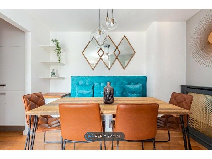 2 Bedroom Flat To Rent In Odeon Court, London, E1