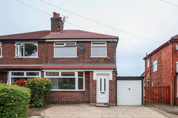 3 Bedroom Semi-Detached House To Rent In Newbury Drive, Davyhulme, Manchester, M41