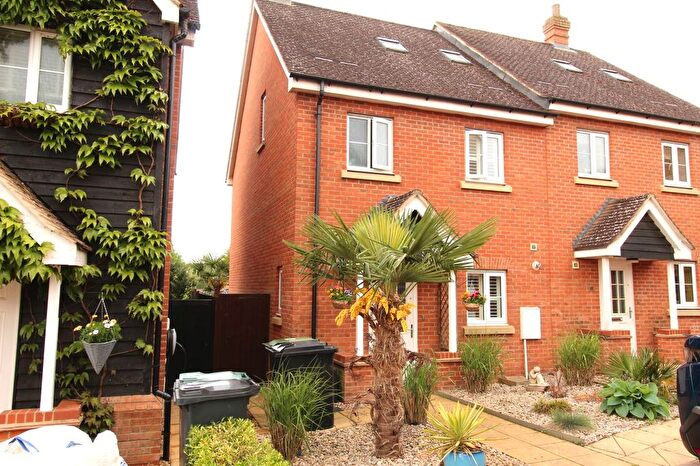 4 Bedroom Semi-Detached House For Sale In Yew Tree Close, Potton, Sandy, SG19