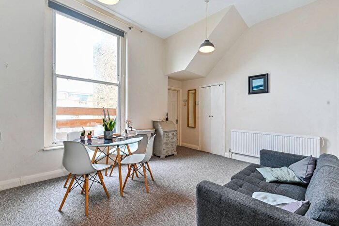 2 Bedroom Flat To Rent In North Villas, Camden, London, NW1