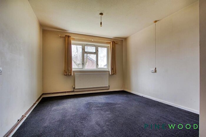 1 Bedroom Flat For Sale In Harehill Road, Grangewood, Chesterfield, Derbyshire, S40