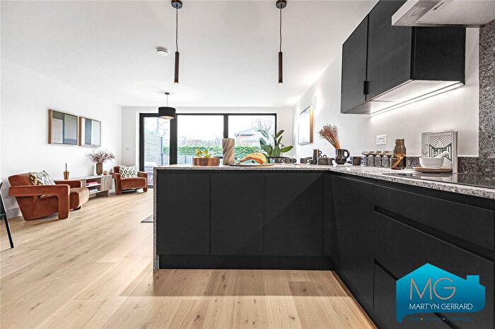 4 Bedroom Detached House For Sale In Conway Gardens, Enfield, EN2