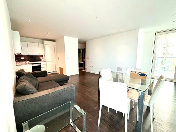 1 Bedroom Flat To Rent In Devan Grove, London, N4