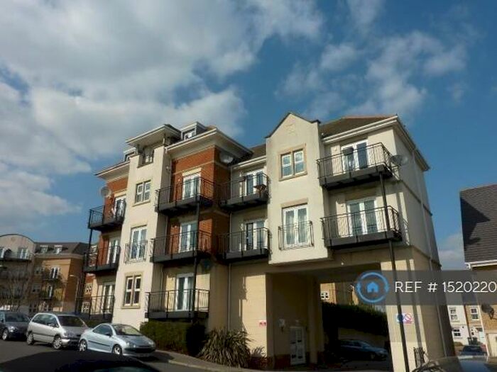 2 Bedroom Flat To Rent In Critchley Avenue, Dartford, DA1