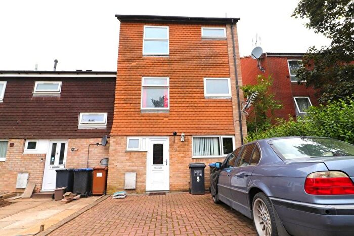 5 Bedroom Terraced House To Rent In Crestline Court, Abington, Northampton, NN3