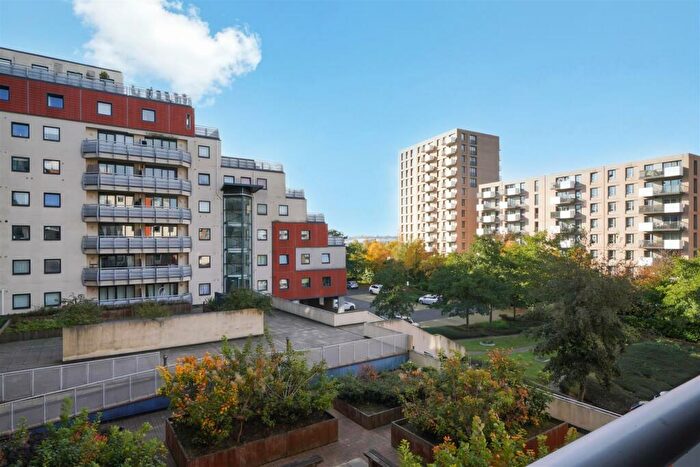2 Bedroom Apartment For Sale In Wards Wharf Approach, Silvertown, E16