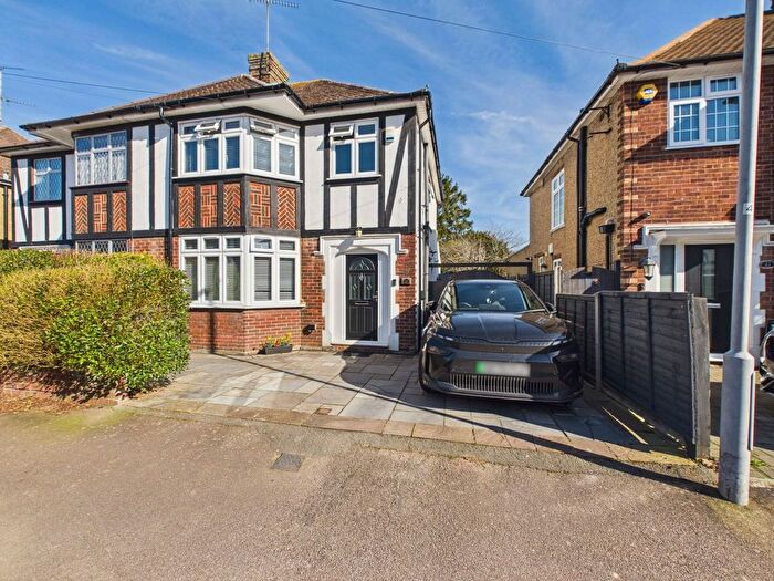 4 Bedroom Semi Detached House For Sale In Rosslyn Crescent, Luton, LU3