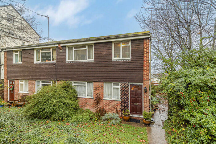 2 Bedroom Maisonette For Sale In Lansdowne Lane, Charlton, SE7