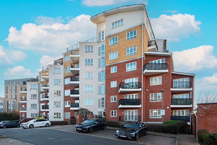 2 Bedroom Flat For Sale In Omega Court, Watford, WD18