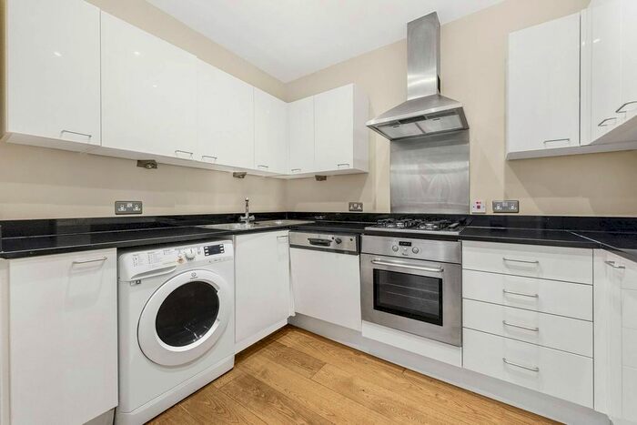 2 Bedroom Flat To Rent In D'oyley Street, Belgravia, London, SW1X
