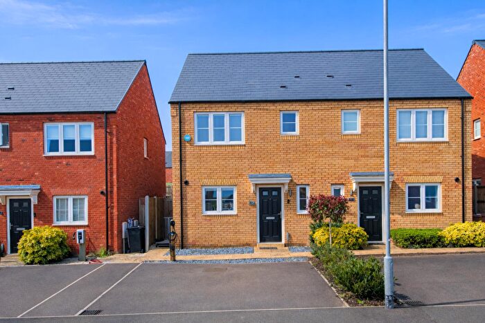 3 Bedroom Semi Detached House For Sale In Fotheringhay Road, Wellingborough, NN8