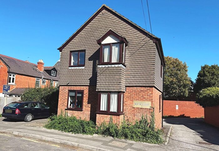 1 Bedroom Flat For Sale In Wren Court, Runnemede Road, Egham, Surrey, TW20