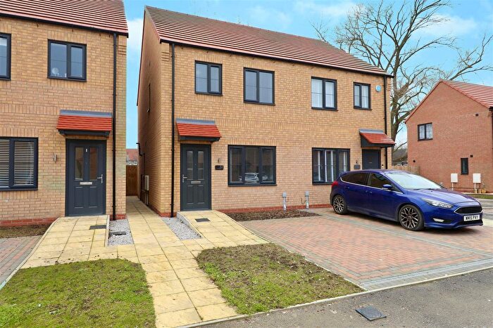 2 Bedroom Semi-Detached House For Sale In William Gee Drive, Hull, HU5