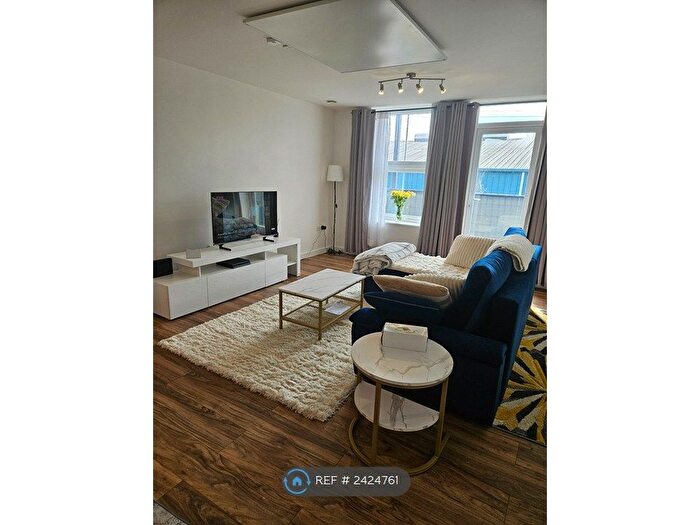 1 Bedroom Flat To Rent In West Wycombe Road, High Wycombe, HP11