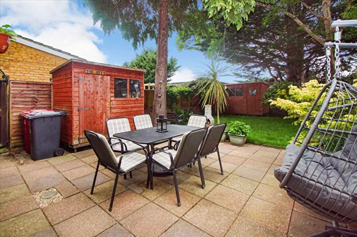 3 Bedroom Terraced House For Sale In Rokesby Road, Slough, SL2