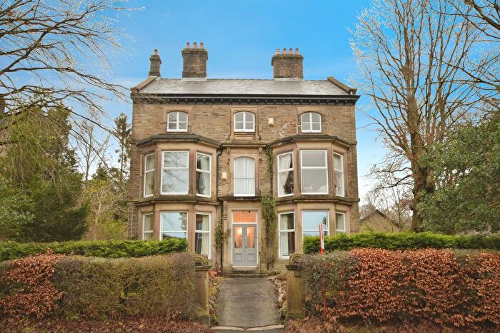 3 Bedroom Flat For Sale In St. Johns Road, Buxton, Derbyshire, SK17