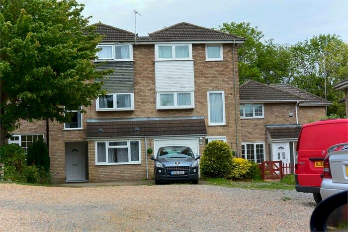 4 Bedroom Town House To Rent In Bushy Close, Bletchley, Milton Keynes, MK3