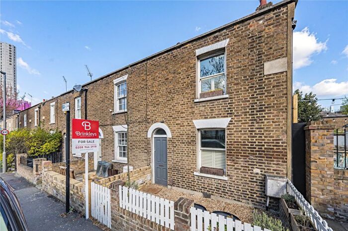 3 Bedroom Flat For Sale In Barchard Street, London, SW18