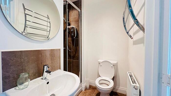 4 Bedroom Town House To Rent In Sunderland Road, Gateshead, NE8