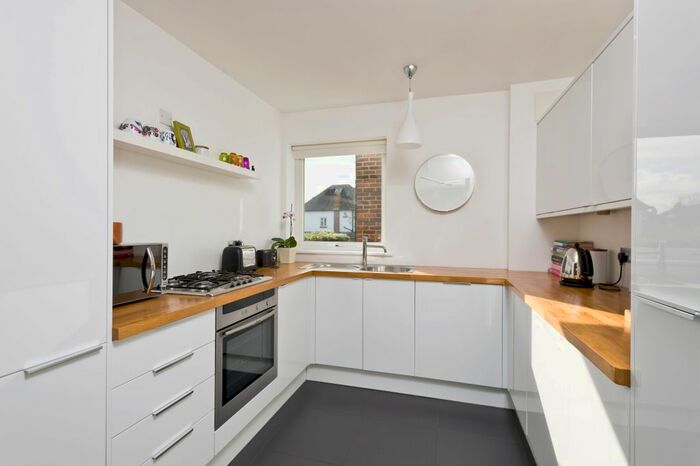 2 Bedroom Flat To Rent In Durham Road, West Wimbledon, SW20