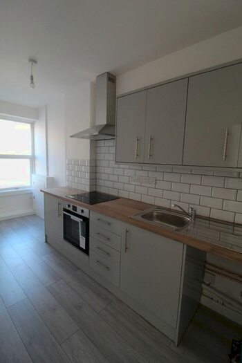 1 Bedroom Flat To Rent In The Sovereign Centre, High Street, Weston-Super-Mare, BS23