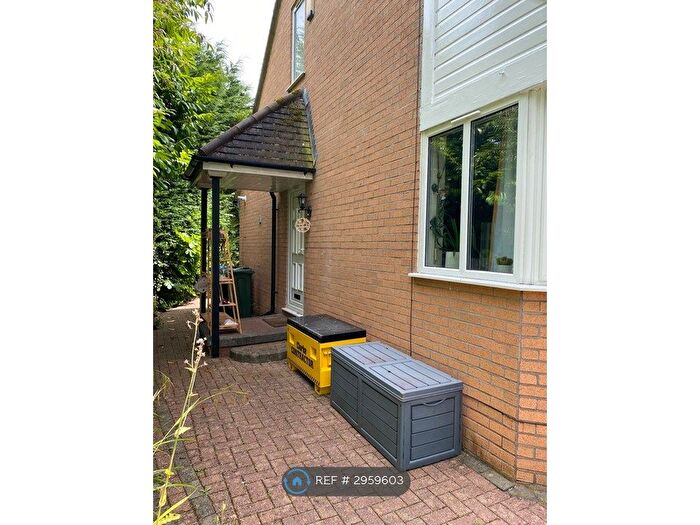 2 Bedroom Flat To Rent In Suffolk Road, Altrincham, WA14