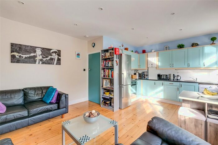 3 Bedroom Flat For Sale In Eastbourne Avenue, Acton, W3