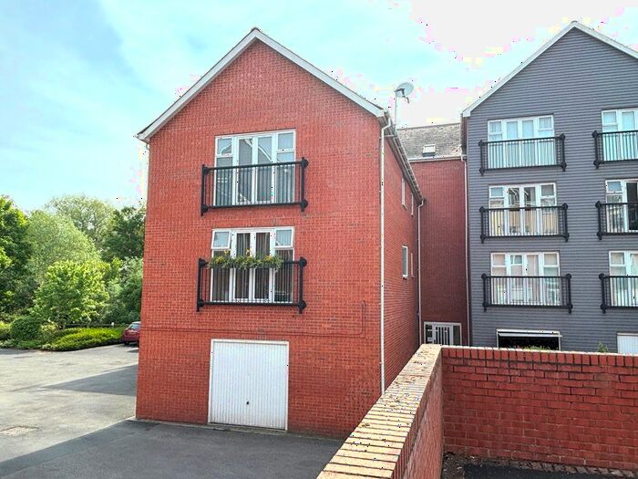 2 Bedroom Flat To Rent In Ballard House, Evesham, WR11
