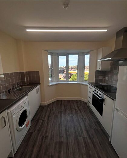 2 Bedroom Flat To Rent In Kingsburn Court, Manchester, M19