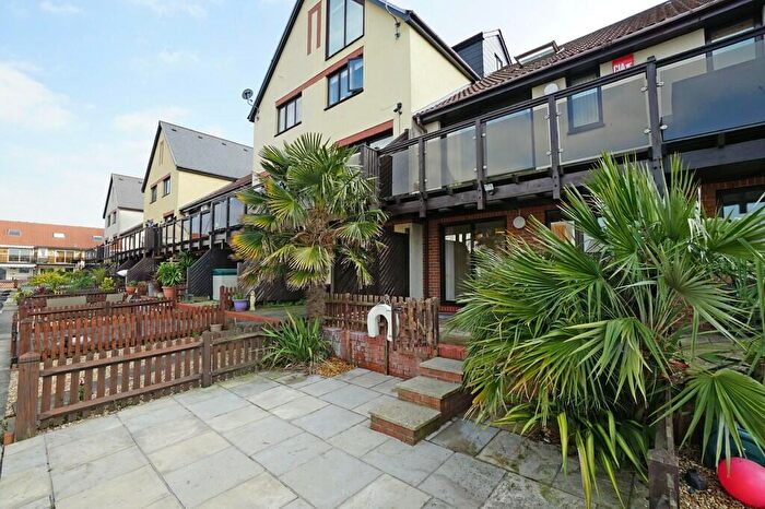 4 Bedroom Town House To Rent In Coverack Way, Port Solent, PO6