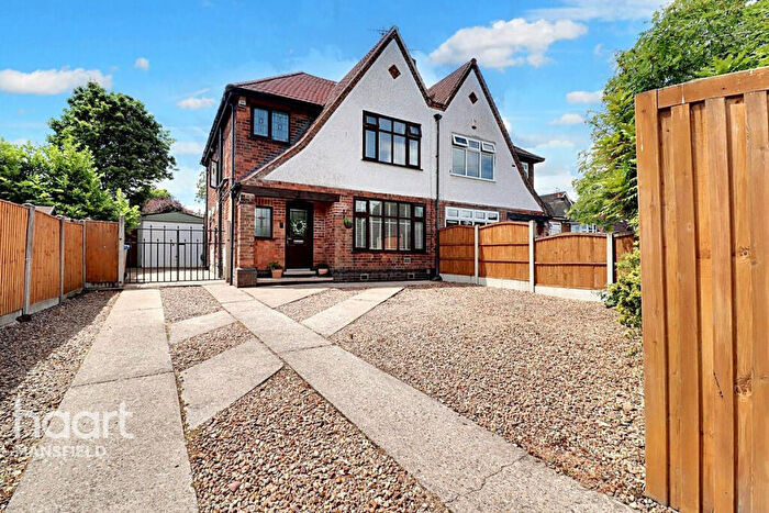 3 Bedroom Semi-Detached House For Sale In Waverley Road, Mansfield, NG18