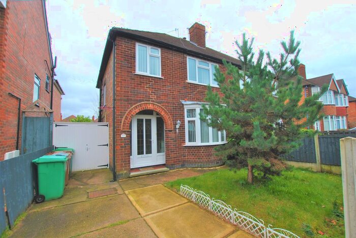 3 Bedroom Semi-detached House To Rent In Kingswood Road, Wollaton, Nottingham, Nottinghamshire, NG8