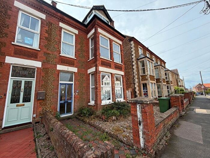 6 Bedroom Semi Detached House For Sale In Greevegate, Hunstanton, Norfolk, PE36