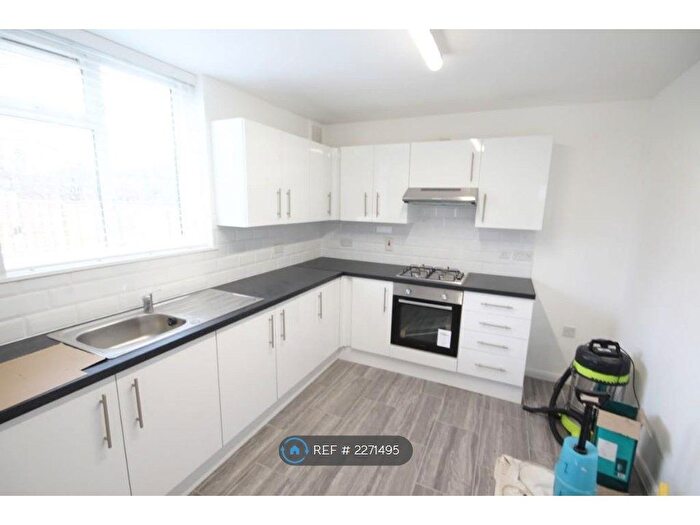 3 Bedroom Semi-Detached House To Rent In Northern Avenue, London, N9