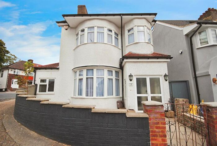 4 Bedroom Semi Detached House To Rent In Grove Garden, London, NW4