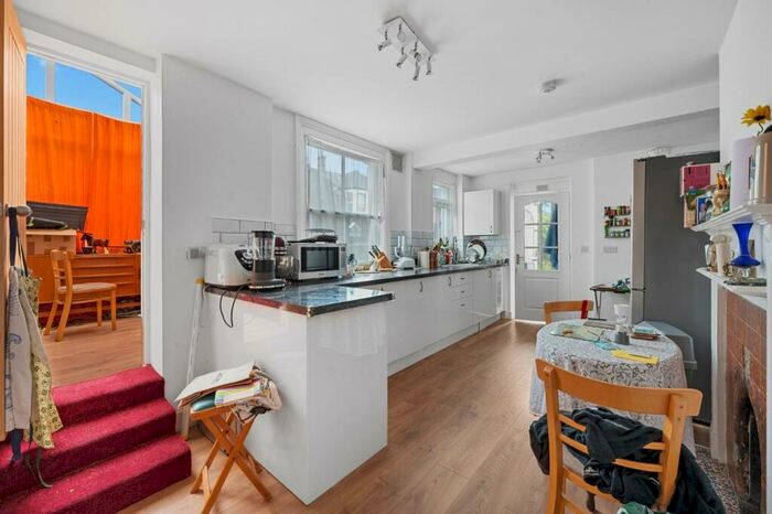 5 Bedroom End Of Terrace House For Sale In St. Andrew's Grove, London, N16