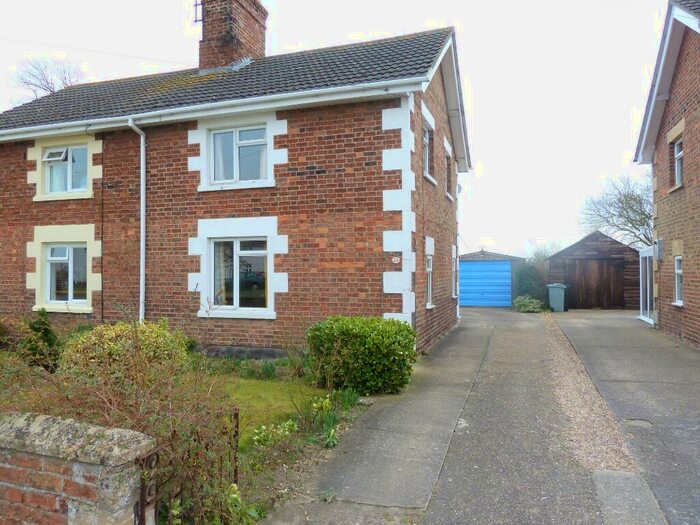2 Bedroom Semi-Detached House To Rent In West Street, Folkingham, NG34