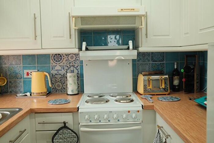 2 Bedroom Flat For Sale In Alderley Road, CH47