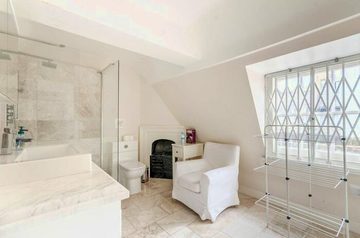 3 Bedroom Property To Rent In St Annes Court, Soho, London, W1F