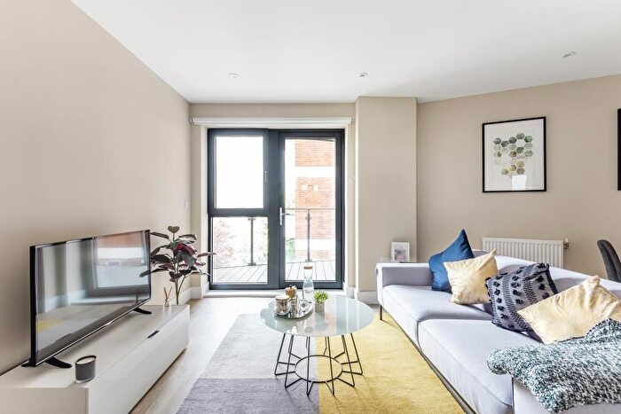 2 Bedroom Flat For Sale In Nether Street, London, N3