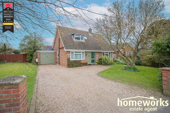 3 Bedroom Chalet For Sale In Stone Road, Dereham, NR19
