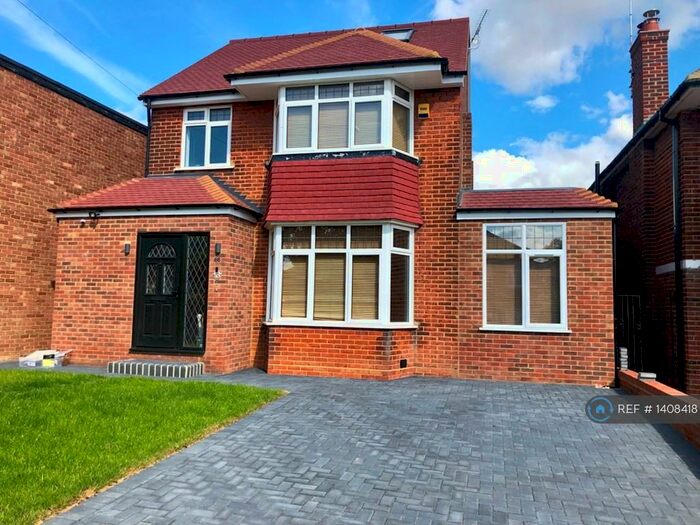 5 Bedroom Detached House To Rent In Merryhills Drive, London, EN2